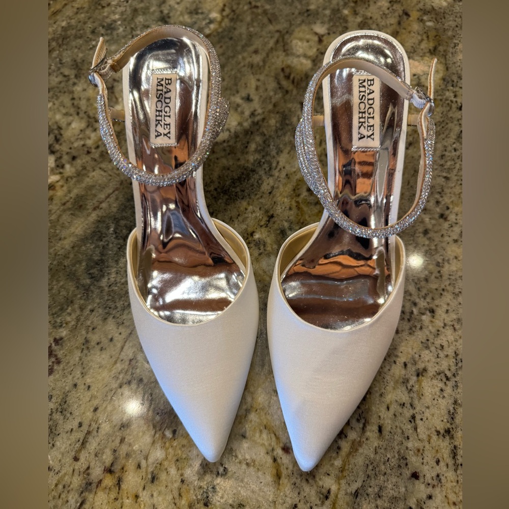 Badgley Mischka Kamilah Pumps, 8.5 White wedding comfortable shoes